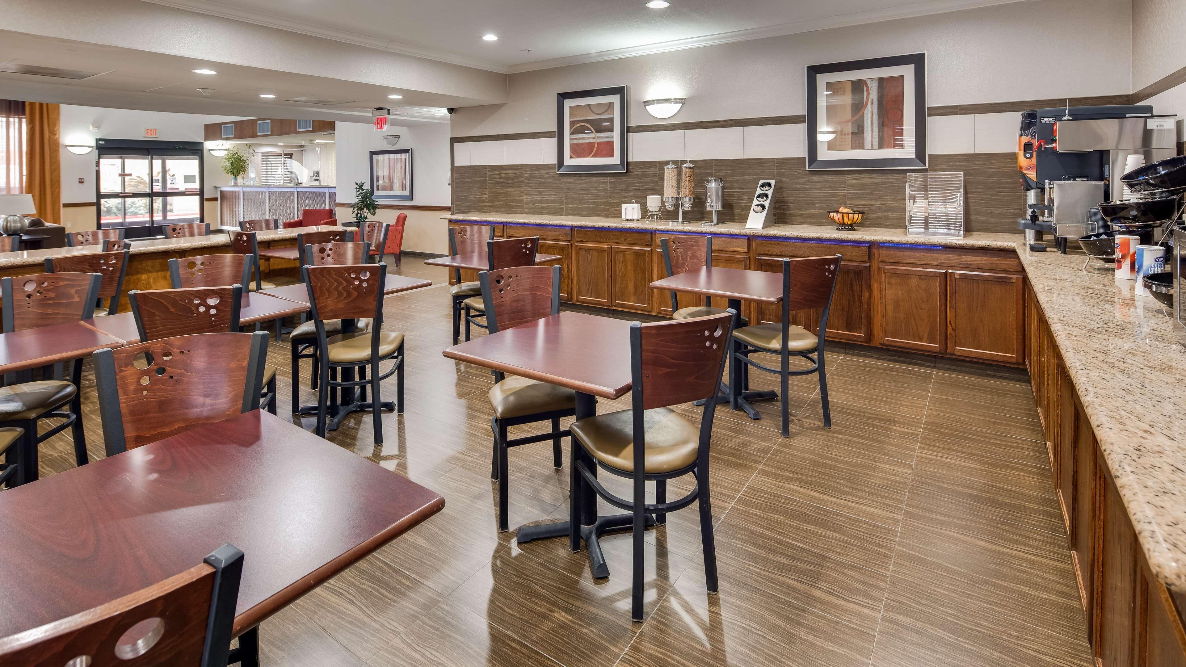 Best Western Dayton Inn & Suites Exterior photo