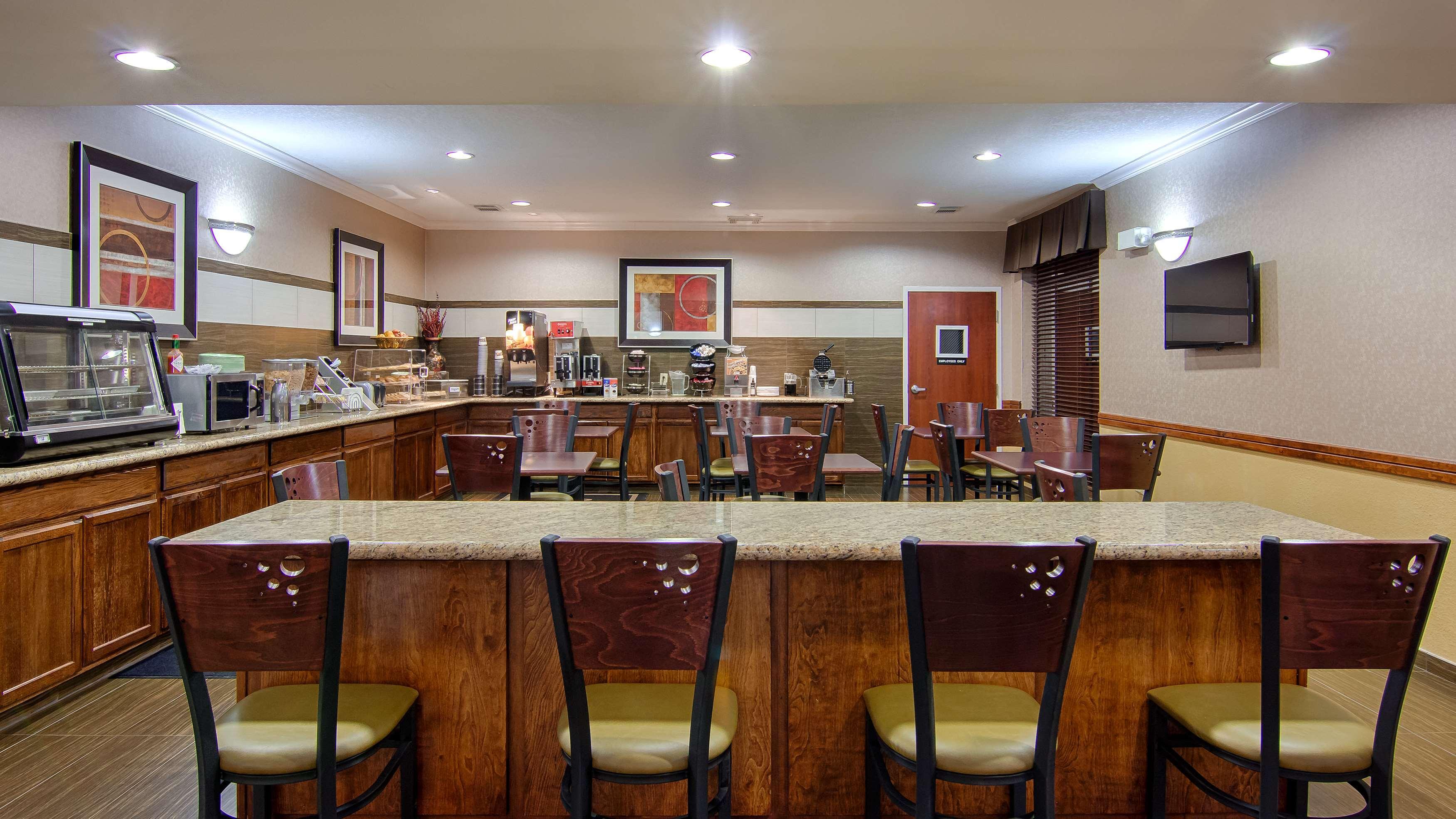 Best Western Dayton Inn & Suites Exterior photo